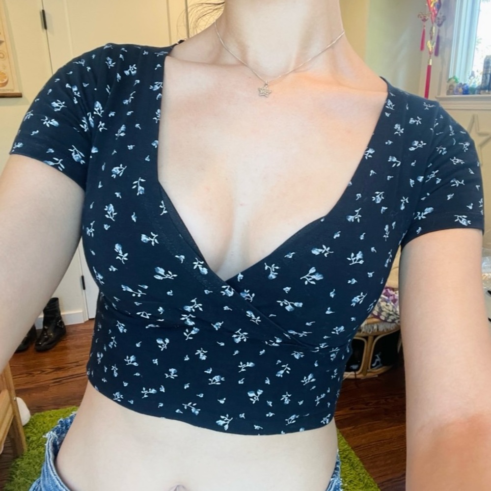 brandy melville wrap short sleeve crop top